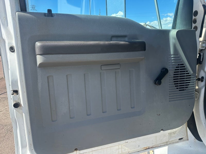 2012 Ford Super Duty F-750 Straight XL