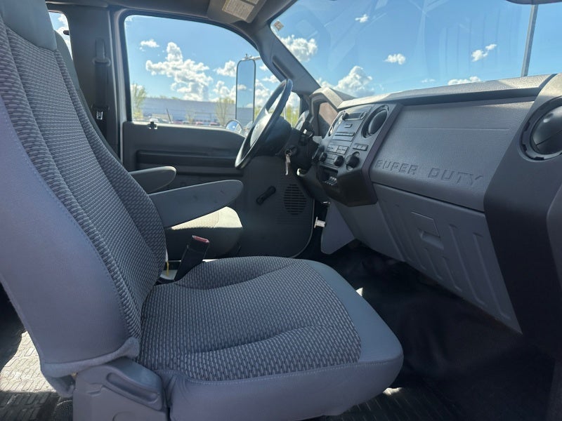 2012 Ford Super Duty F-750 Straight XL