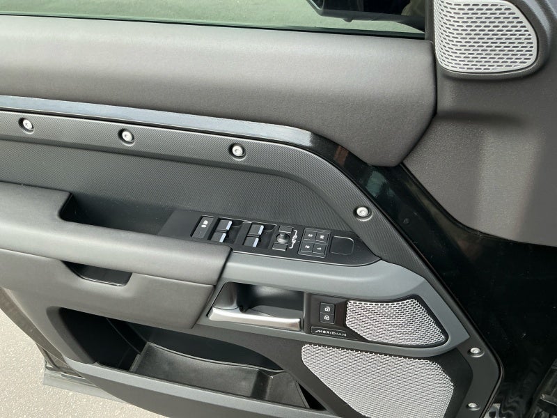 2024 Land Rover Defender X-Dynamic SE