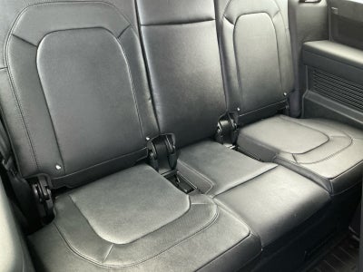 2024 Land Rover Defender X-Dynamic SE