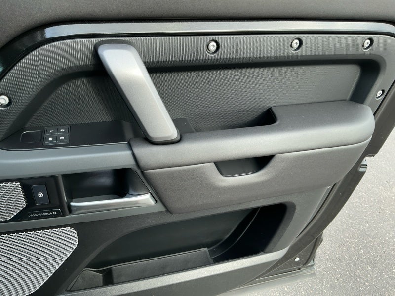 2024 Land Rover Defender X-Dynamic SE