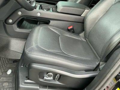 2024 Land Rover Defender X-Dynamic SE