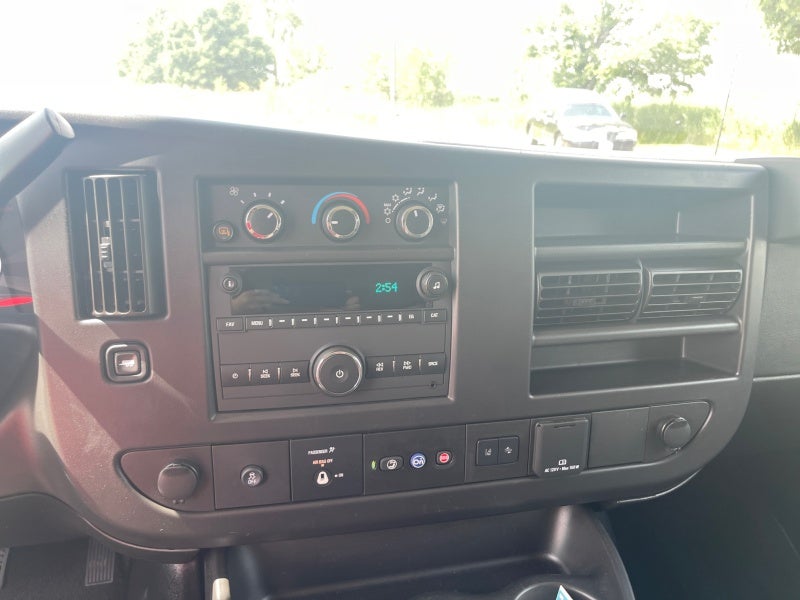 2024 Chevrolet Express Passenger 3500 1LT