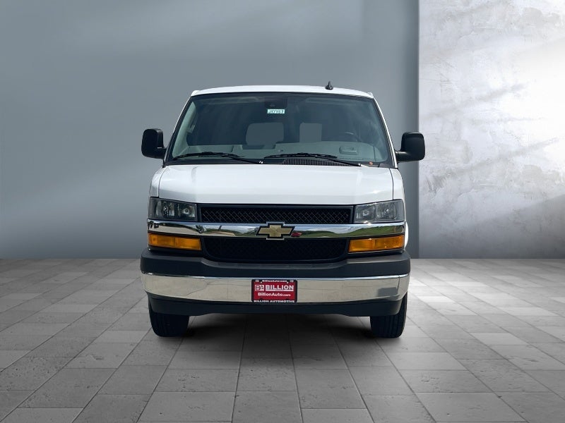 2024 Chevrolet Express Passenger 3500 1LT