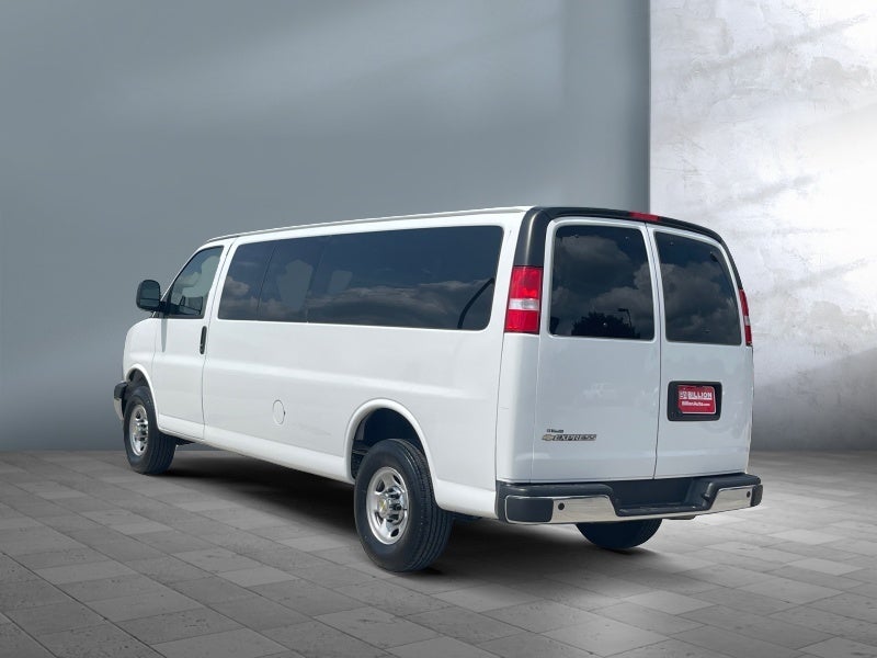 2024 Chevrolet Express Passenger 3500 1LT