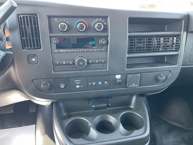 2025 GMC Savana Cutaway 3500 1WT