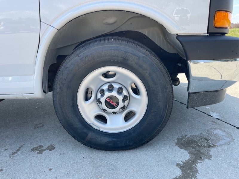 2025 GMC Savana Cutaway 3500 1WT