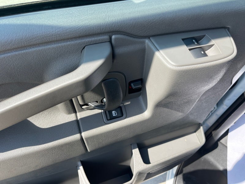 2025 GMC Savana Cutaway 3500 1WT