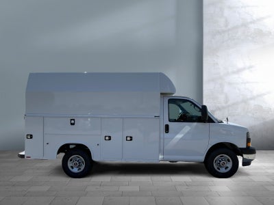 2025 GMC Savana Cutaway 3500 1WT