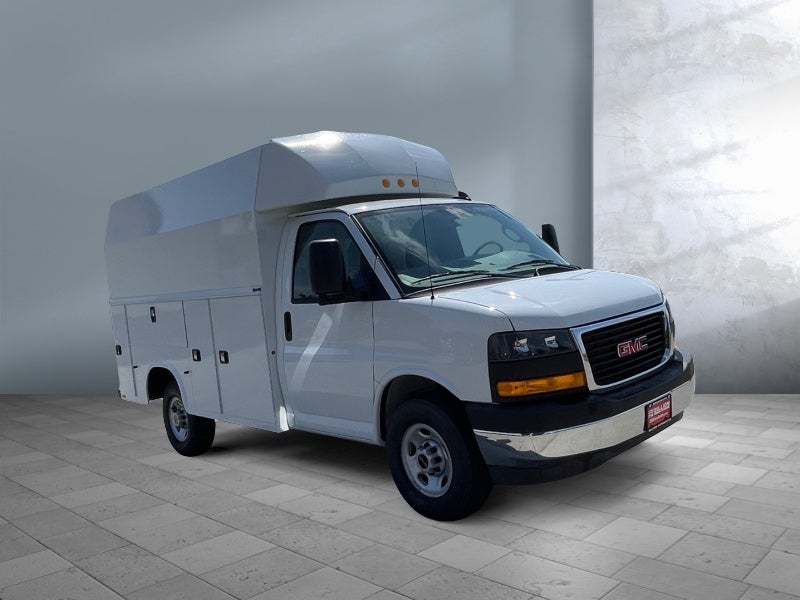 2025 GMC Savana Cutaway 3500 1WT