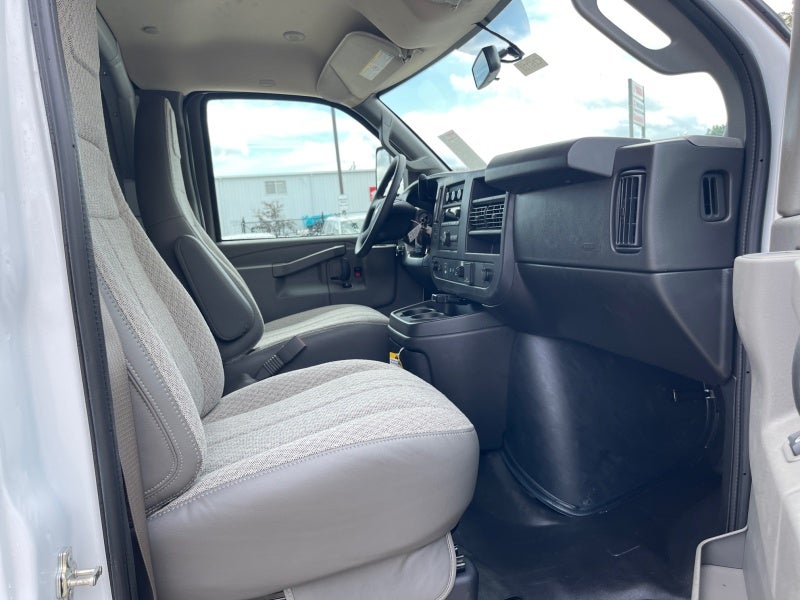 2025 Chevrolet Express Cutaway 3500 1WT