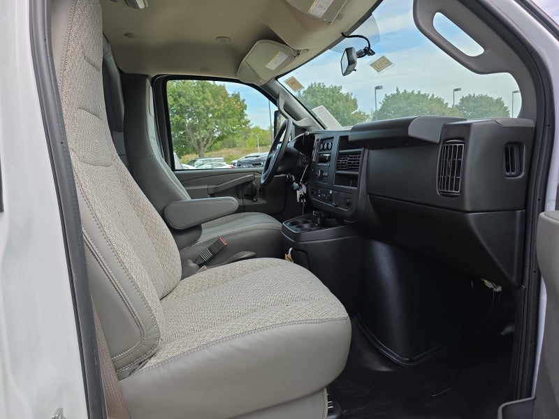2025 Chevrolet Express Cutaway 3500 1WT