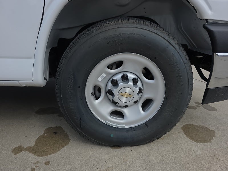 2025 Chevrolet Express Cutaway 3500 1WT