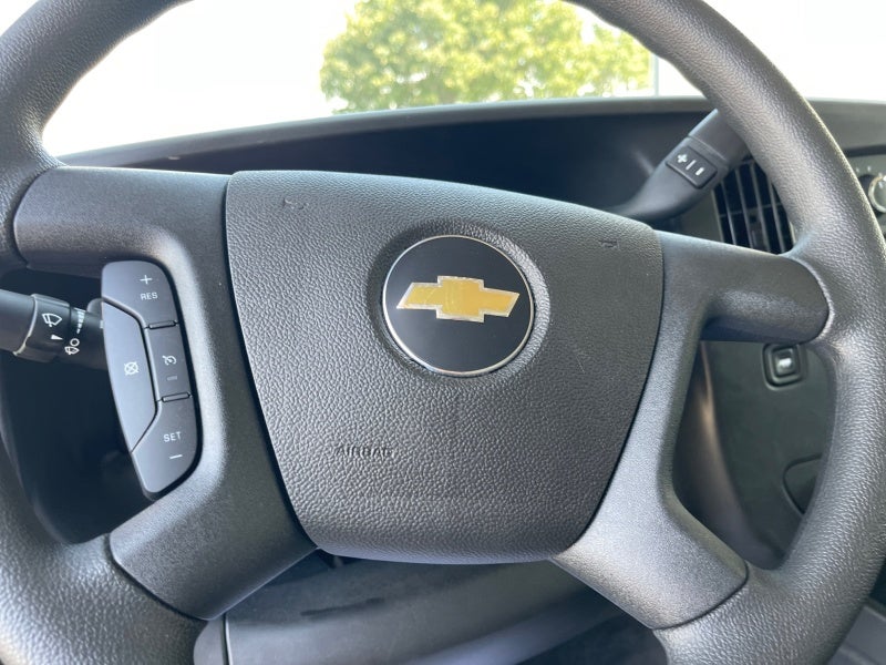 2025 Chevrolet Express Cutaway 3500 1WT