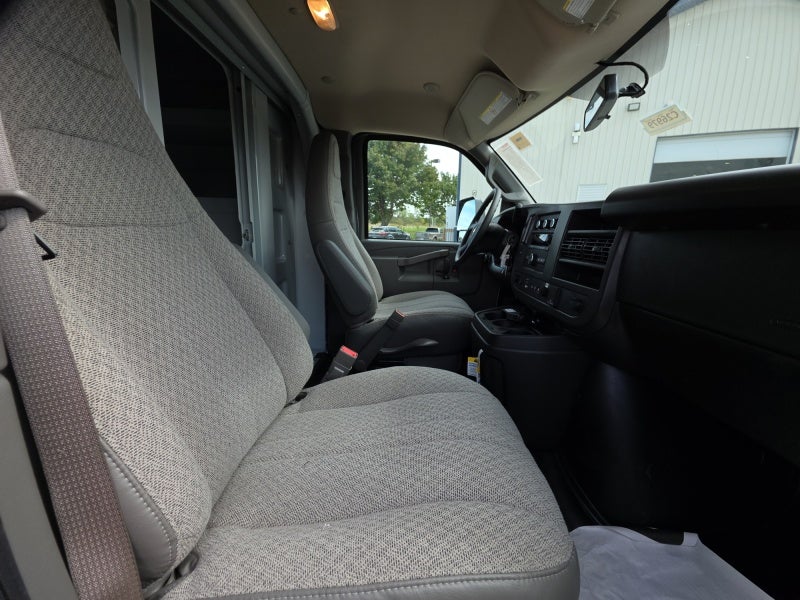 2025 Chevrolet Express Cutaway 3500 1WT