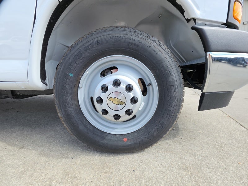 2025 Chevrolet Express Cutaway 3500 1WT