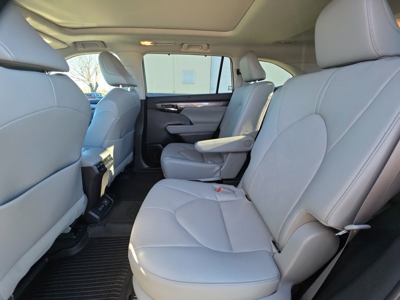 2022 Toyota Highlander Platinum