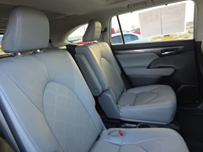2022 Toyota Highlander Platinum