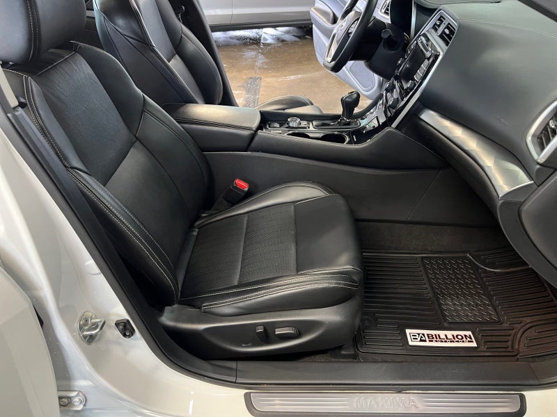 2023 Nissan Maxima SV