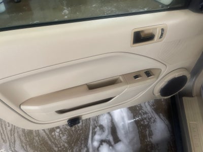 2005 Ford Mustang Deluxe