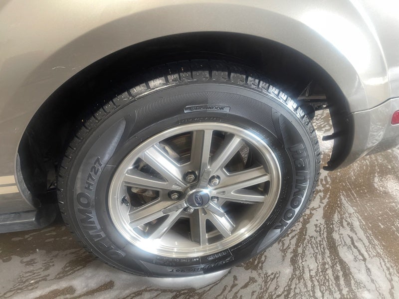 2005 Ford Mustang Deluxe