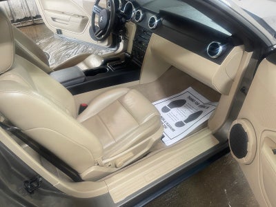 2005 Ford Mustang Deluxe