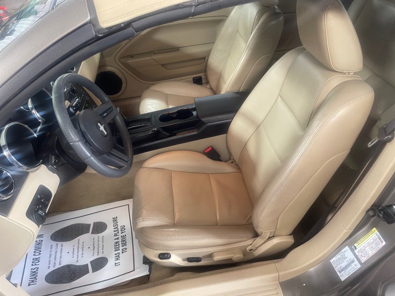 2005 Ford Mustang Deluxe