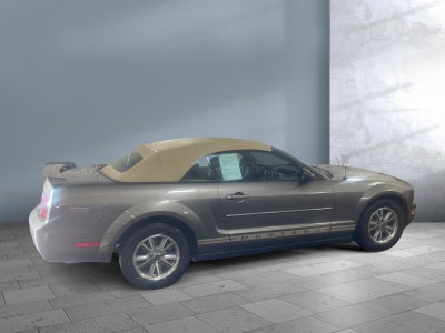 2005 Ford Mustang Deluxe