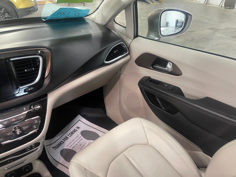 2017 Chrysler Pacifica Touring-L Plus