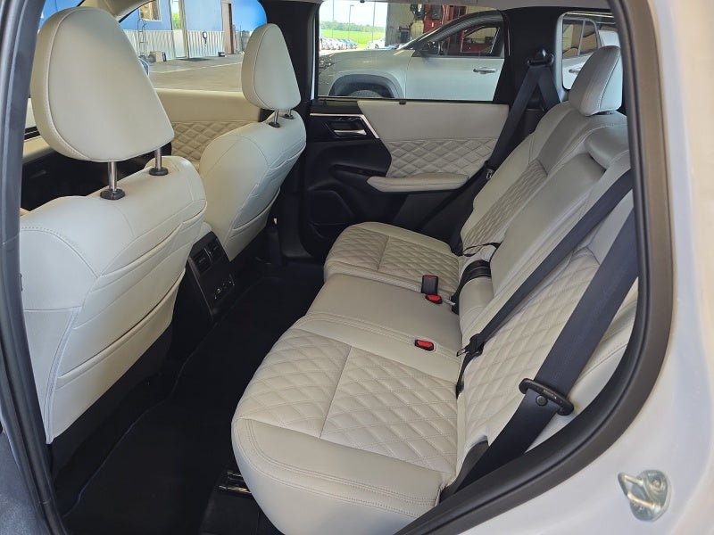 2024 Mitsubishi Outlander Plug-In Hybrid SEL