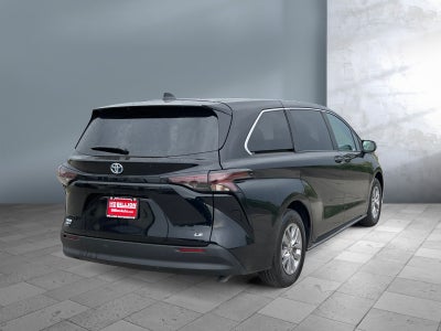 2025 Toyota Sienna LE