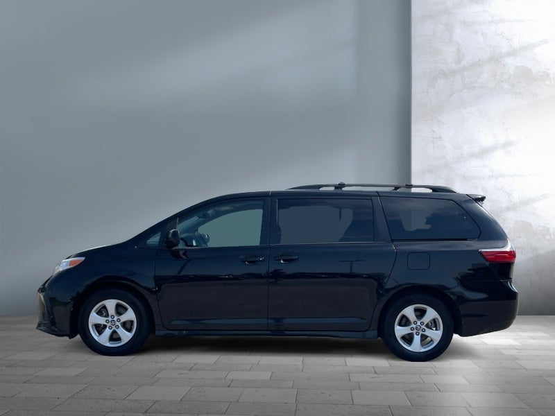 2019 Toyota Sienna LE