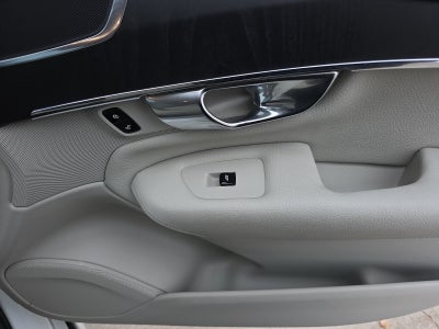 2020 Volvo XC90 Momentum