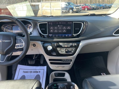 2024 Chrysler Pacifica Hybrid Select