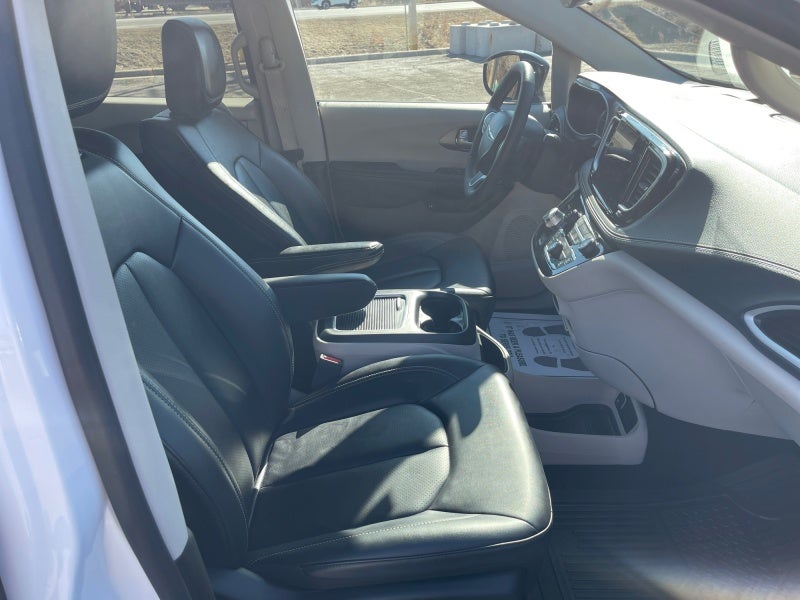 2024 Chrysler Pacifica Hybrid Select