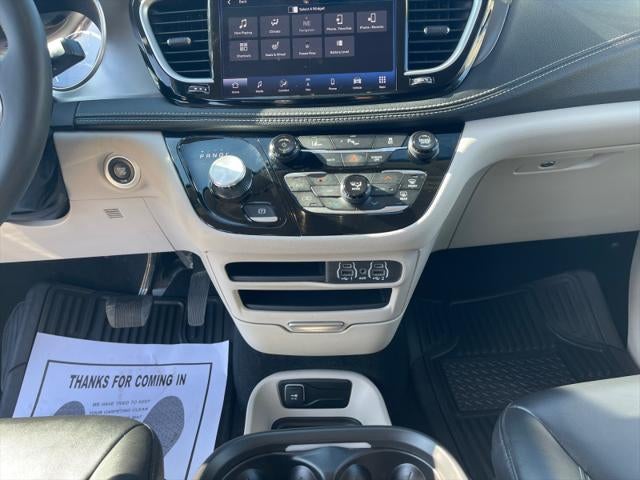 2024 Chrysler Pacifica Hybrid Select