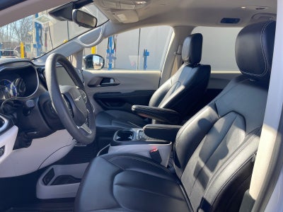 2024 Chrysler Pacifica Hybrid Select