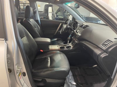 2012 Toyota HIGHLANDER SE
