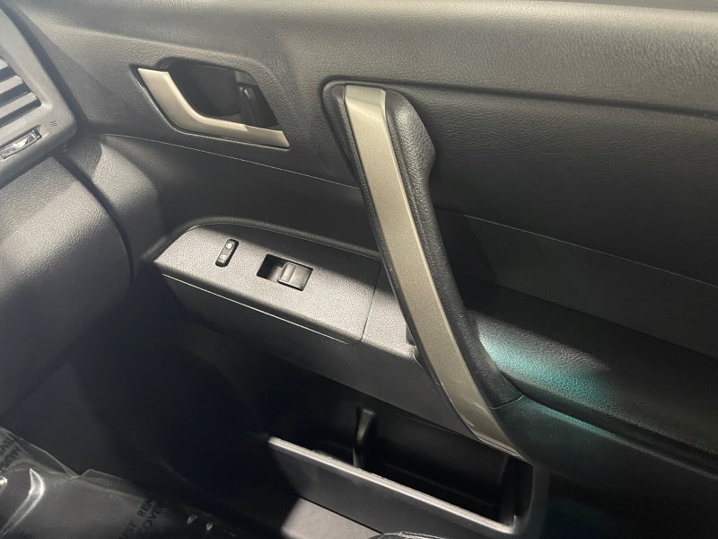 2012 Toyota HIGHLANDER SE