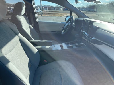 2025 Toyota Sienna LE