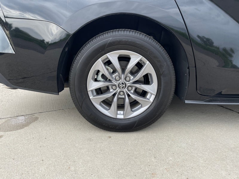 2025 Toyota SIENNA LE LE