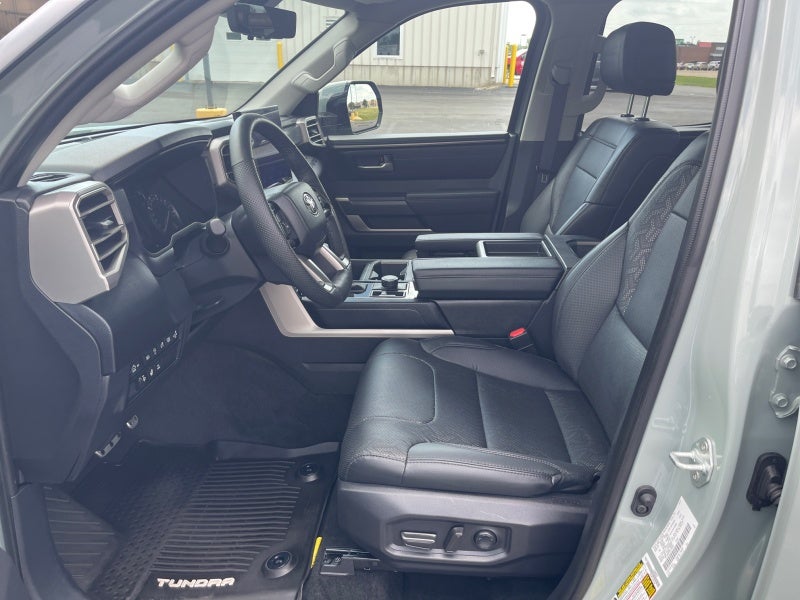 2024 Toyota TUNDRA 4X4 SR5