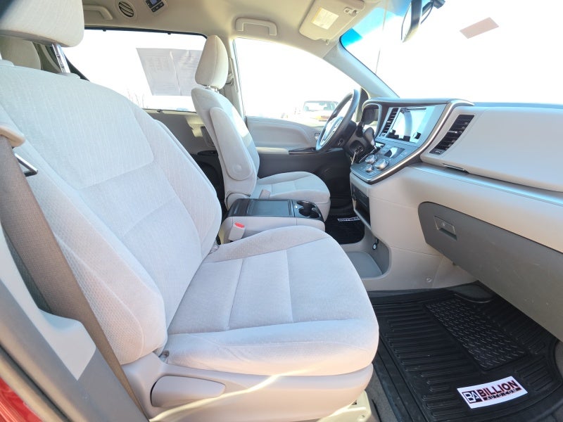 2016 Toyota Sienna LE