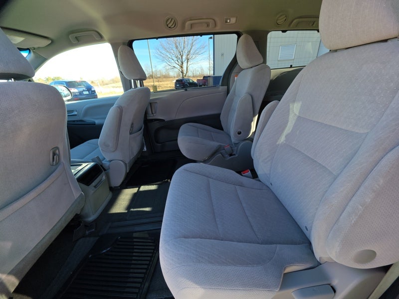 2016 Toyota Sienna LE