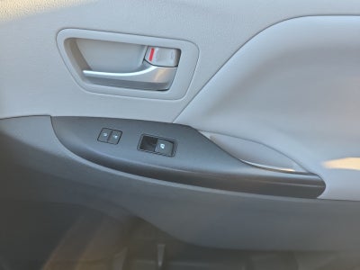 2016 Toyota Sienna LE