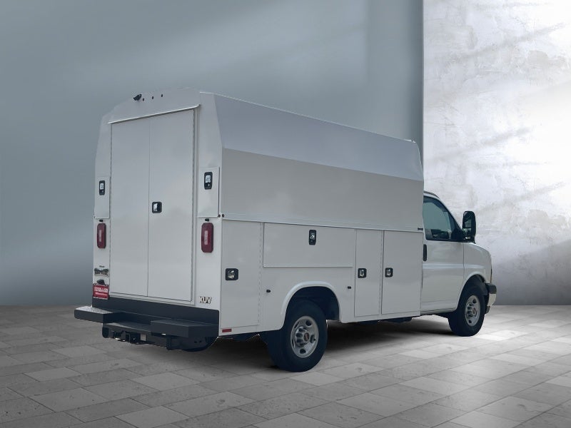 2025 GMC Savana Cutaway 3500 1WT