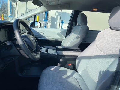 2025 Toyota Sienna LE