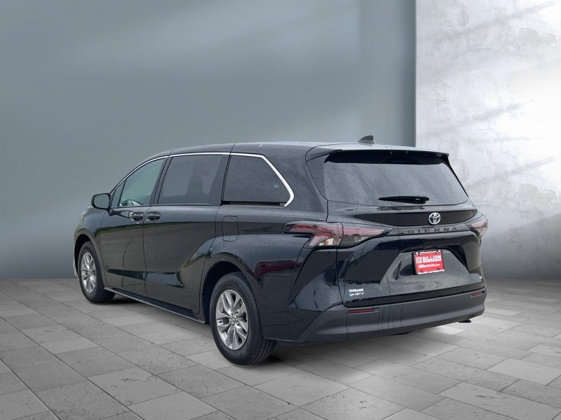 2025 Toyota Sienna LE
